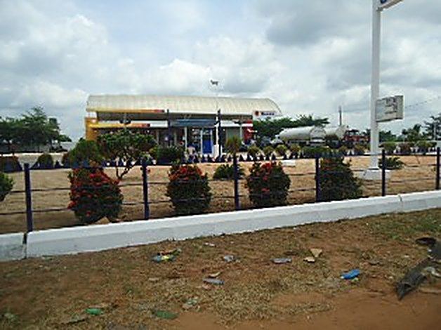 PAINTED GATES, KERBS, LIGHTING POLES AND MID SIGN POLE