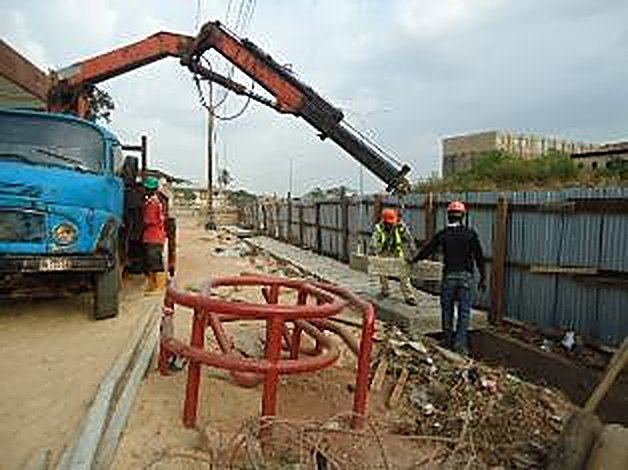CASTING OF RETAINING WALL IN PROGRESS