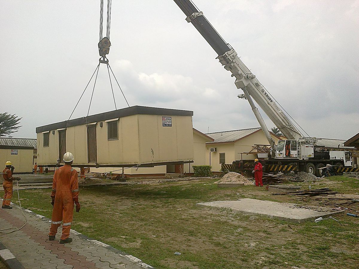 RELOCATION OF PORTAL CABIN USING 30TONS CRANE
